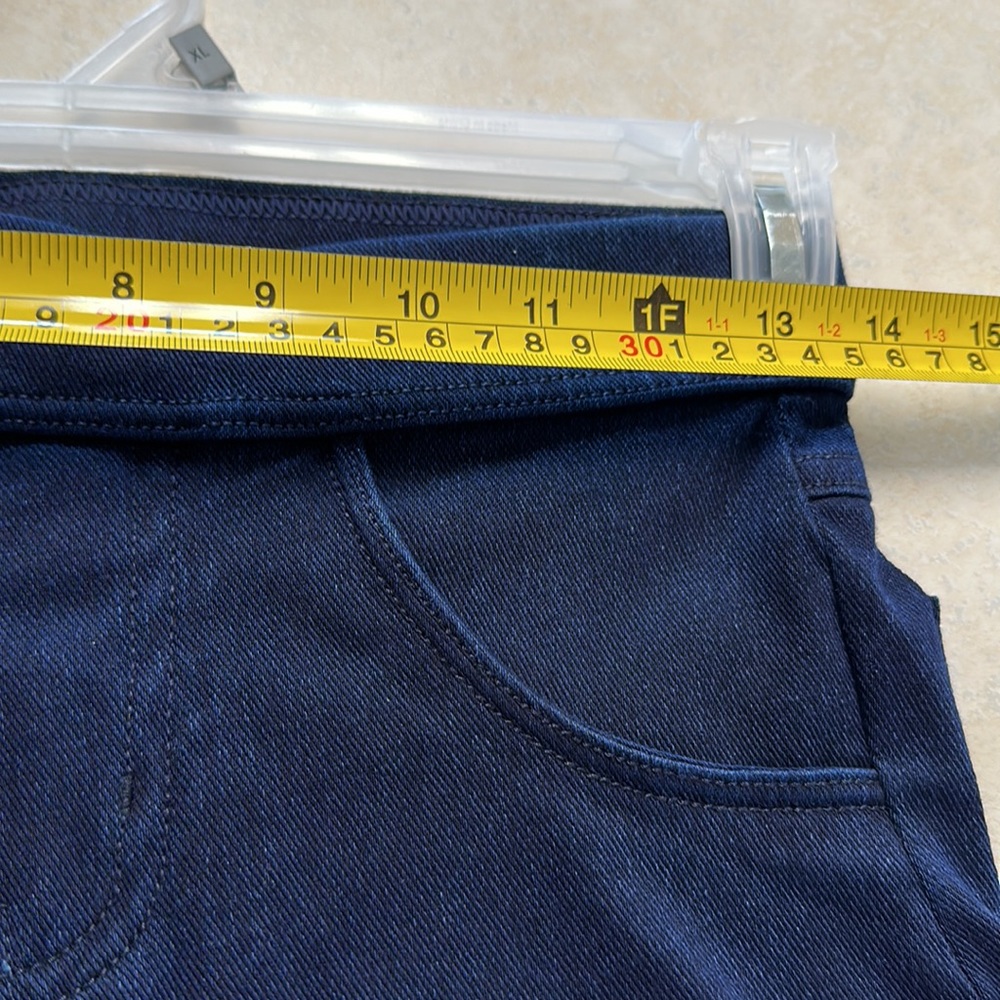 Hue denim legging, back pockets, size small - Picture 4 of 4